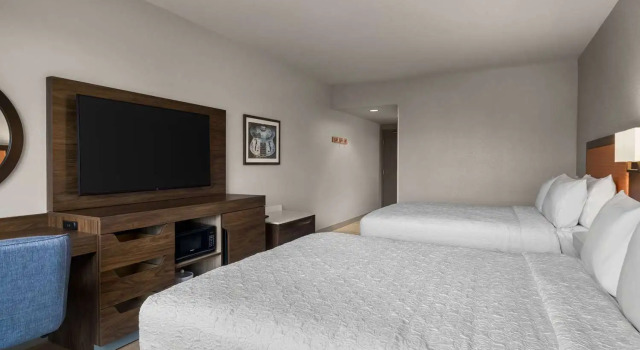 Четырёхместный номер Standard с видом на бассейн Hampton Inn by Hilton Austin Downtown East Side