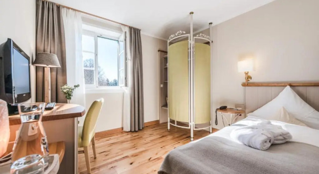 Одноместный номер Standard с видом на сад Schlossgut Oberambach BioHotel und Vitalzentrum
