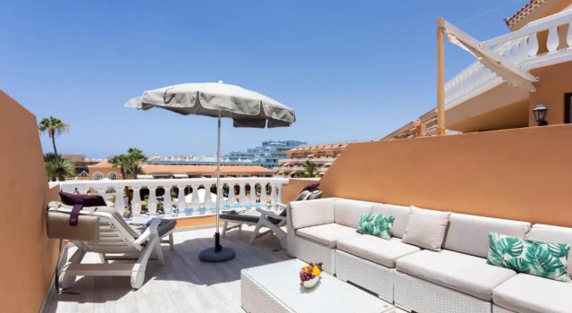 Exclusive Attic Las Vistas 3 with breathtaking sea view, only 100 m to the sea, heated pool, aircon, wifi