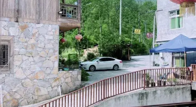 Hailuogou Yang Bailao Jinyinshan Homestay, Boek Hotel Moxi Sichuan