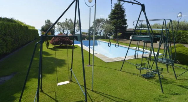 Вилла Holiday Garda Villa Dolcelago Lake Front
