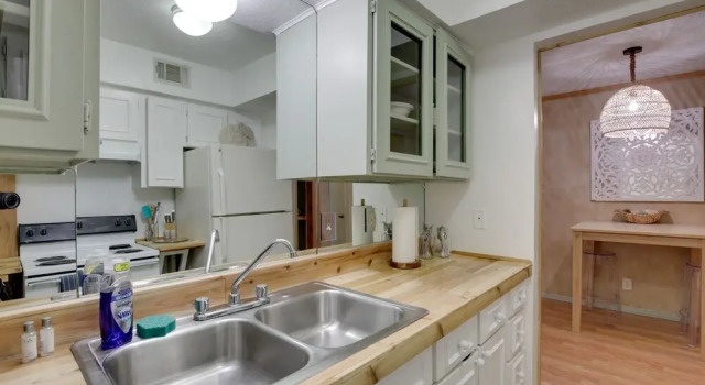 Апартаменты Dallas Condo w/ Pool Access - Walk to Knox Street!