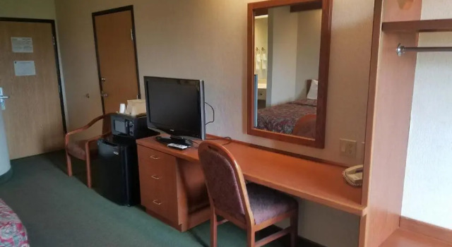 Четырёхместный люкс Syracuse Inn and Suites