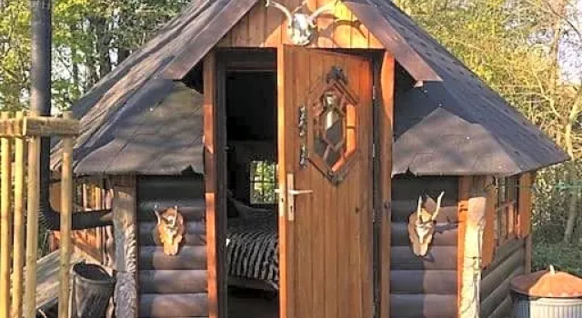 The Hobbit House and Secret Garden, Book Hotel North Curry Somerset