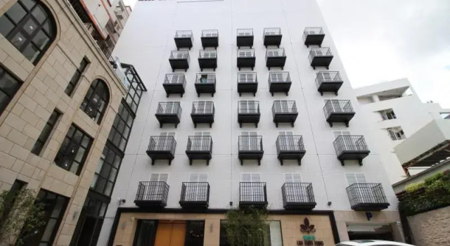 Кровать в общем номере Lan Kwai Fong Garden Hotel