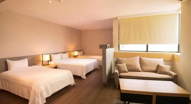 Четырёхместный номер Standard Asia Emperor Hotel