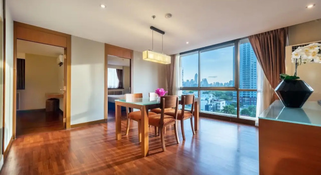 Номер Standard с 2 комнатами с балконом Bandara Silom Suites