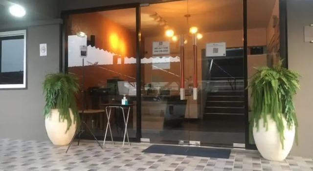 Capital O 75406 Hotel M Rojana, Забронировать Отель Кхан Хам провинция Аюттхая
