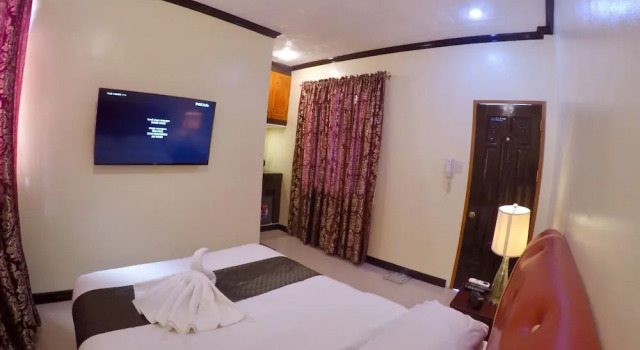 Двухместный номер Superior с балконом The Executive Villa Inn & Suites