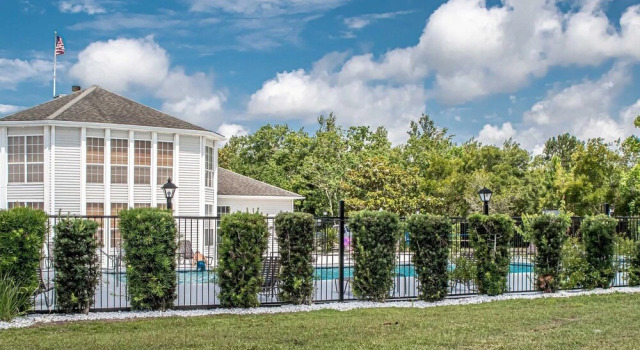 Charming 2BR Condo w/ Private Balcony in Gulf Shores, Pool, Hot Tub