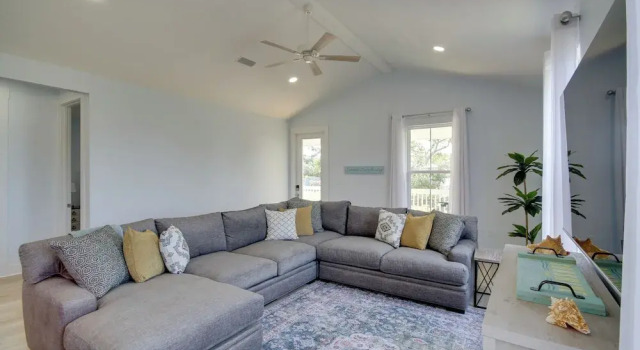Sunny Gulfport Vacation Rental: Walk to Beaches!