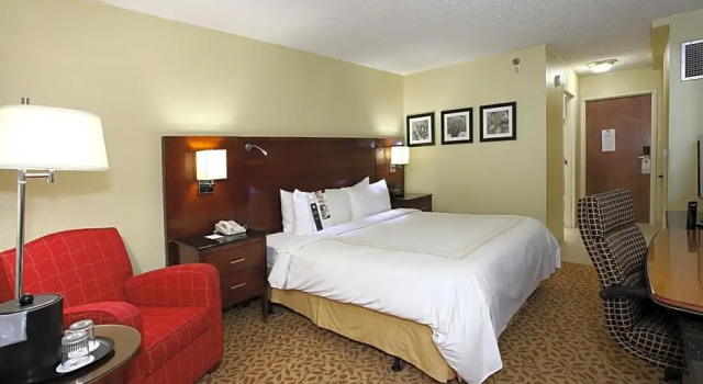 Standard- i kælderen værelse med udsigt over poolen El Paso Marriott