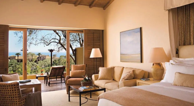 Люкс с видом на сад The Resort at Pelican Hill