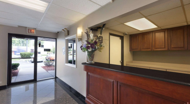 Super 8 by Wyndham Bridgeview/Chicago Area, Buchen Sie Hotel Bridgeview Chicago Southwest Suburbs