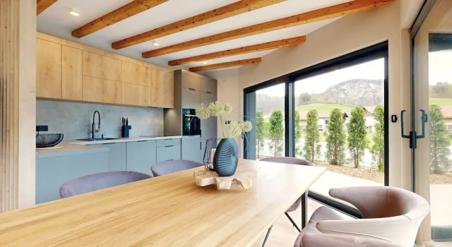Семейные апартаменты с балконом и с видом на горы Stay Here Living Apartments