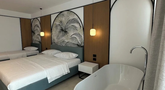 Трёхместный номер Superior с балконом и с видом на море Colosseum Hotel