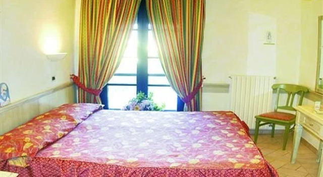 V7 Hotel, Забронировать Отель Отели Сан-Джованни-Ротондо с парковкой, рядом с Святилище Падре Пио, Парковка