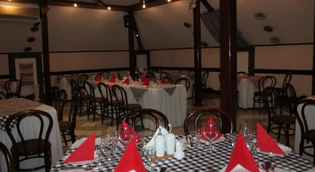 Three Aces, Prenota Hotel  