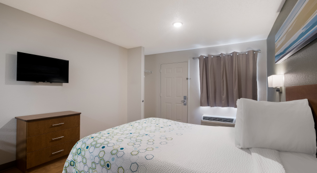 HomeTowne Studios by Red Roof Covington, GA, Book Hotel Hoteller i Covington med parkering, Parkering