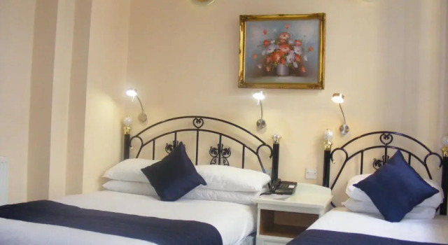 Трёхместный номер Standard Mermaid Suite Hotel
