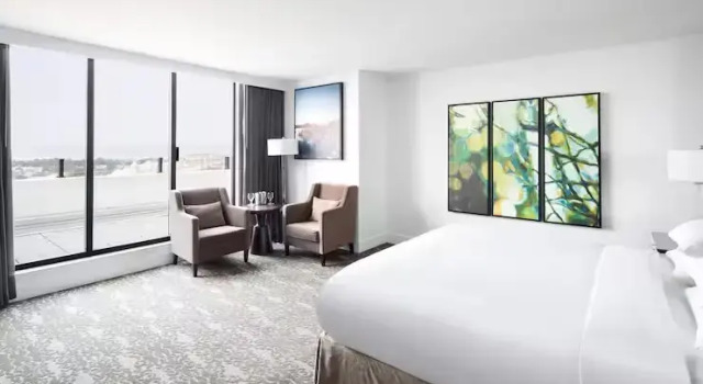 Люкс Пентхаус с видом на город DoubleTree by Hilton Hotel & Suites Victoria