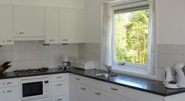 Бунгало Comfort Detached Bungalow, Perfect for Water Sports and Nature Enthusiasts