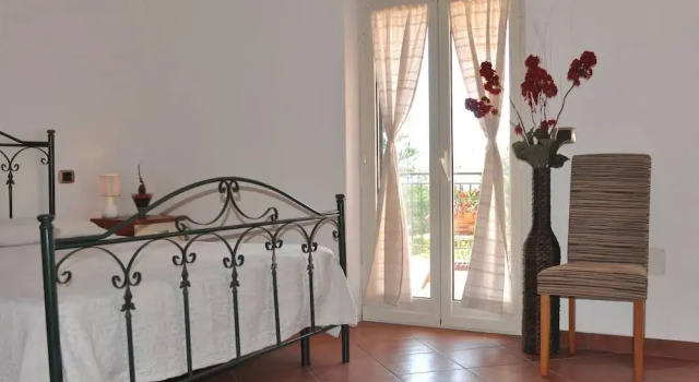 Villa Lidia, Varaa Villa Paola Calabria