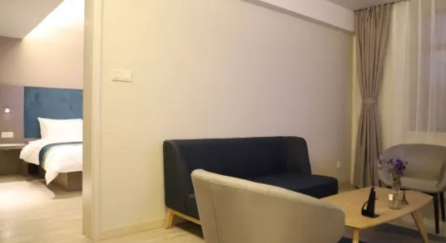 Люкс Homeinn Selected Hotel (Qiqihar Central Hospital Railway Station)