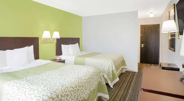 Четырёхместный номер Standard Days Inn by Wyndham York