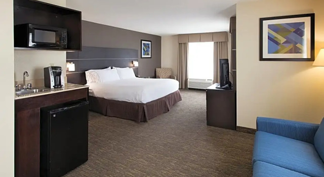 Двухместный люкс c 1 комнатой Holiday Inn Express & Suites East Wichita I-35 Andover by IHG