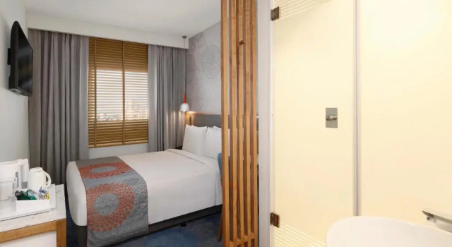 Кровать в общем номере Holiday Inn Express Pune Pimpri by IHG