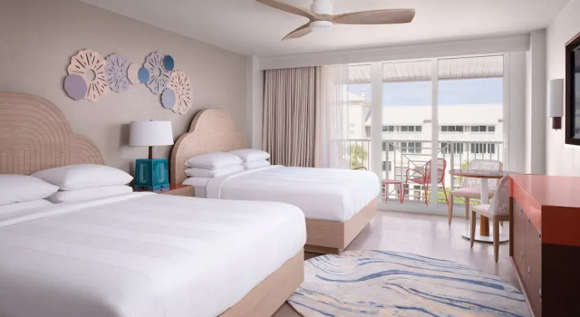 Номер Main Resort с балконом и с видом на бассейн Marriott Hutchinson Island Resort & Beach Villas, Golf & Marina