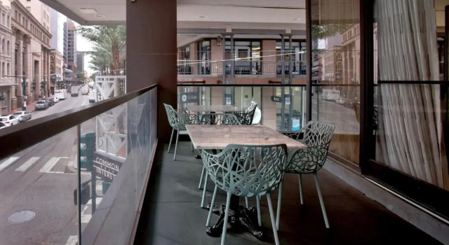 Номер Premium Royal St. Charles Hotel