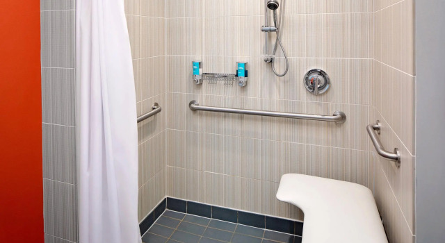 Четырёхместный номер Standard Aloft by Marriott Green Bay