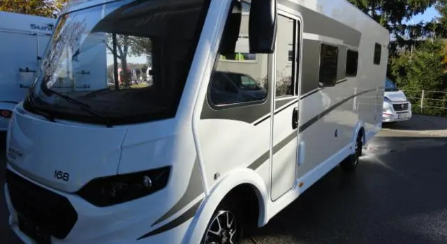 Camper Wohnmobil Sunlight I68, Забронировать Отель Отели Attergau с парковкой, Парковка