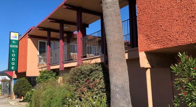 All Seasons Lodge