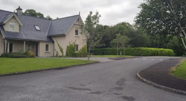 Коттедж с 4 комнатами Dunkerron Woods Holiday Homes