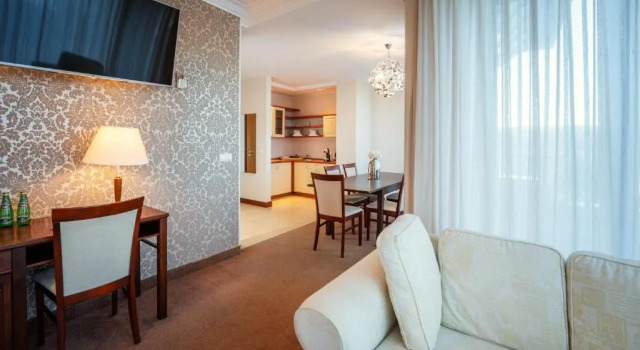 Hotel Kuracyjny Spa & Wellness, Varaa Hotelli  