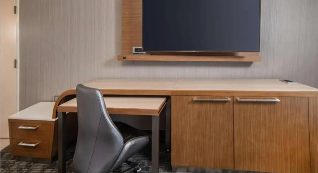 Четырёхместный номер Deluxe с балконом Comfort Inn & Suites Bethlehem Lehigh Valley Airport