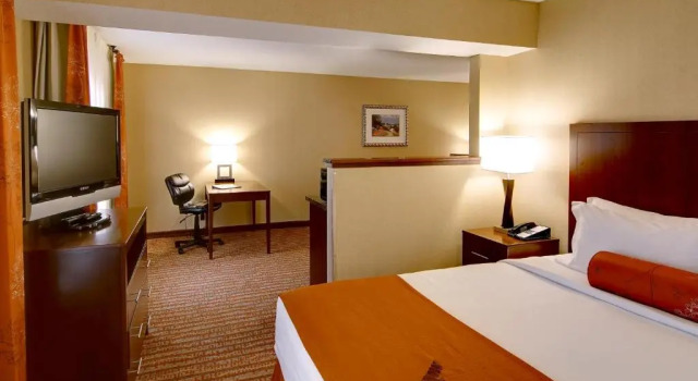 Люкс Phoenix Inn Suites Albany