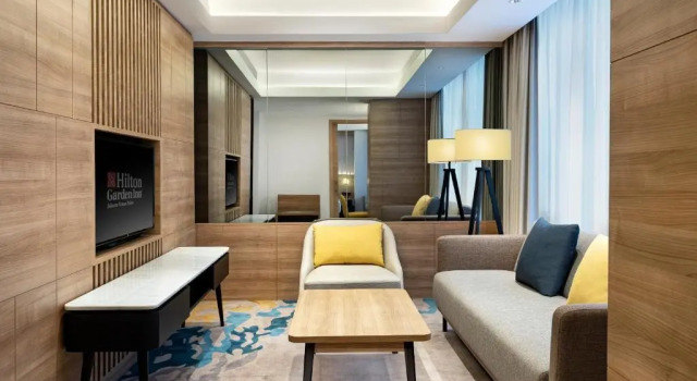 Двухместный люкс c 1 комнатой Hilton Garden Inn Jakarta Taman Palem