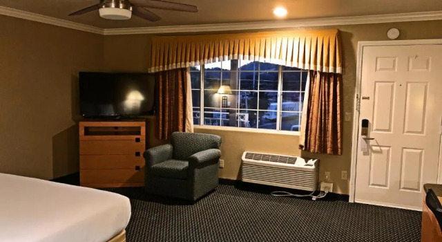 Полулюкс Lake Point Lodge