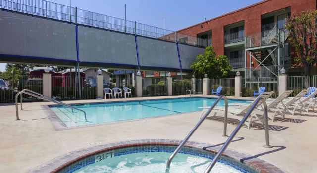 Travelodge Inn & Suites by Wyndham Anaheim on Disneyland Dr