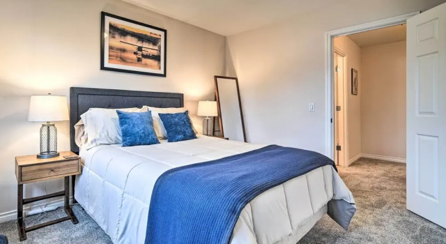 Апартаменты Sleek Escape w/ Balcony < 1 Mi to 5th Avenue!
