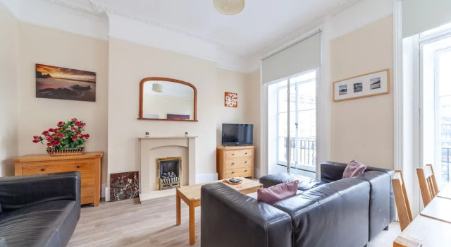 Spacious 3-bed flat by popular Waterloo, Забронировать Отель Лондон Большой Лондон, рядом с Роупел-стрит
