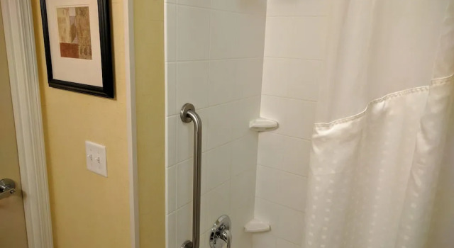 Двухместный люкс Holiday Inn Express & Suites Merced - Yosemite Natl Pk Area by IHG