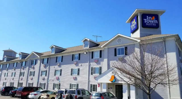InTown Suites Extended Stay Indianapolis IN - College Park/Michigan Road, Varaa Hotelli Hotellit Indianapolis pysäköinnillä, Pysäköinti
