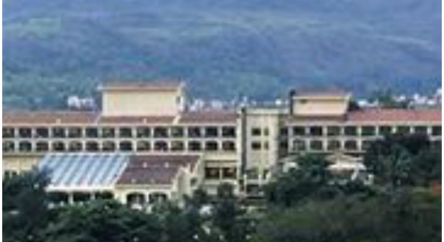 Fariyas Resort Lonavala, Забронировать Курортный отель Отели штата Махараштры с завтраком, Завтраки