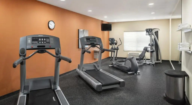 Четырёхместный номер Standard Country Inn & Suites by Radisson, St Peters, MO