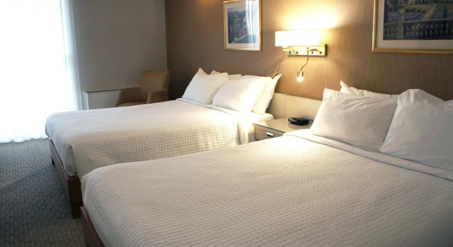 Четырёхместный номер Standard с балконом Hôtel Castel